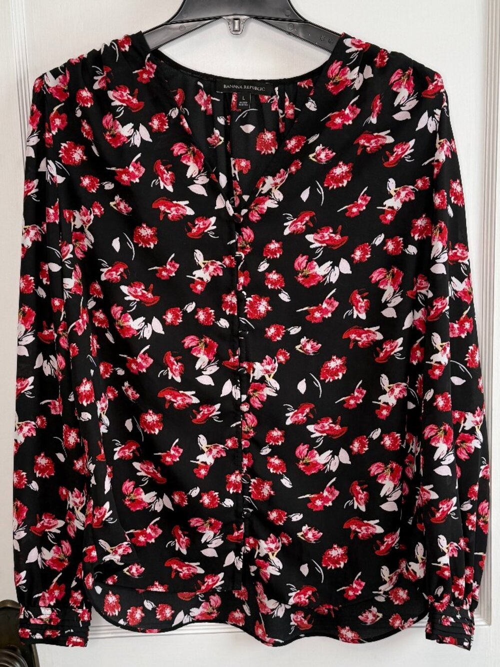 Banana Republic | V Neck Button Blouse Floral Black Red White Long Sleeve